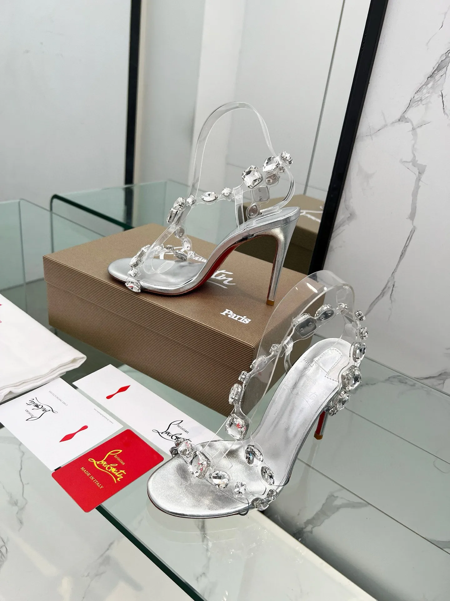 👟👟Ex-factory price 600👟👟 ChristianLouboutin/Lu Boting CL red-soled shoes 🔥4050 New spring and summer series debut, creative and bold shoe design shows avant-garde attitude and refreshes urban style. Elegant and fashionable, it is embellished with a silver buckle and colorful crystals that wrap beautifully around the ankle💎.   1⃣️Fabric: Imported original material PUC 2⃣️Inner lining: Imported Italian lambskin, super soft and delicate 3⃣️Outsole: Imported Italian original original color genuine leather sole Heel height 10.5 4⃣️Code number: 35 to 39 (customized at 40.41.42.43)